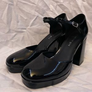 I bought these for my daughter & they didn’t fit and we aren’t able to return it